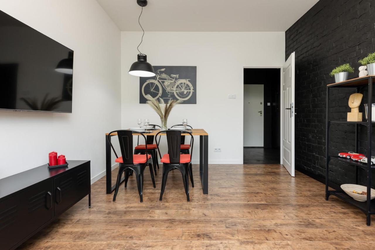Stylish & Trendy 1 Bedroom Apartment Wola With Parking By Renters Warsaw Exterior photo