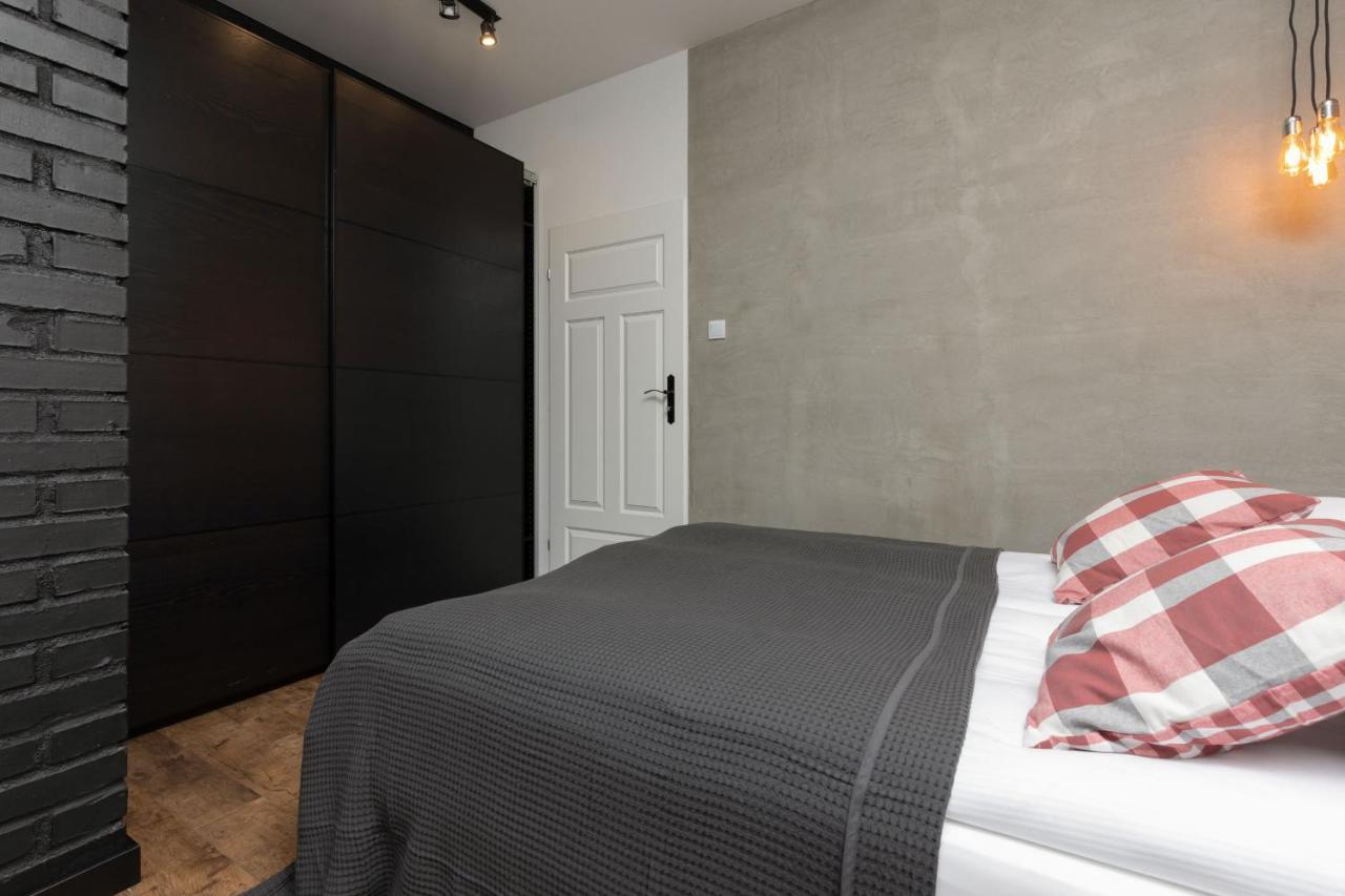 Stylish & Trendy 1 Bedroom Apartment Wola With Parking By Renters Warsaw Exterior photo