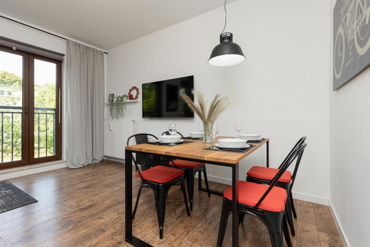 Stylish & Trendy 1 Bedroom Apartment Wola With Parking By Renters Warsaw Exterior photo