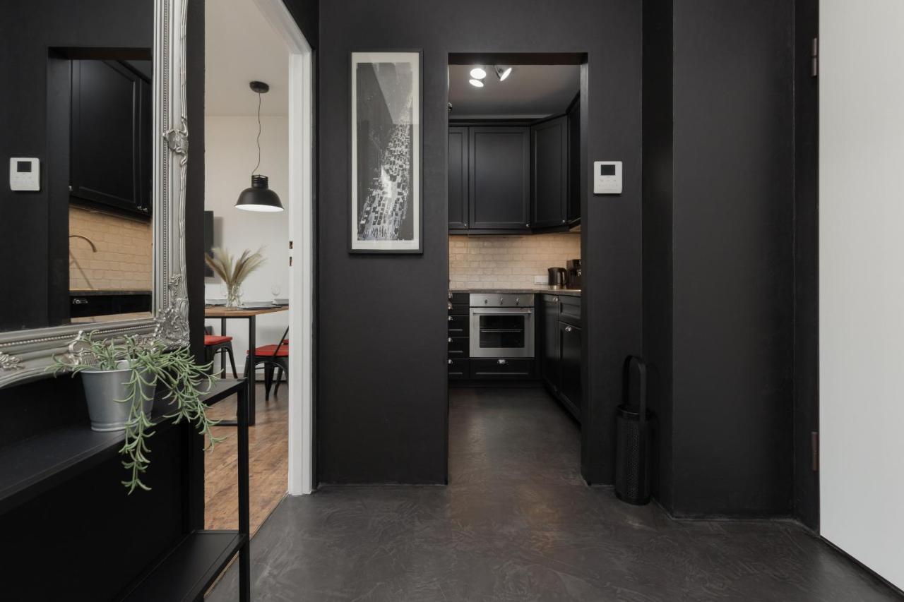 Stylish & Trendy 1 Bedroom Apartment Wola With Parking By Renters Warsaw Exterior photo